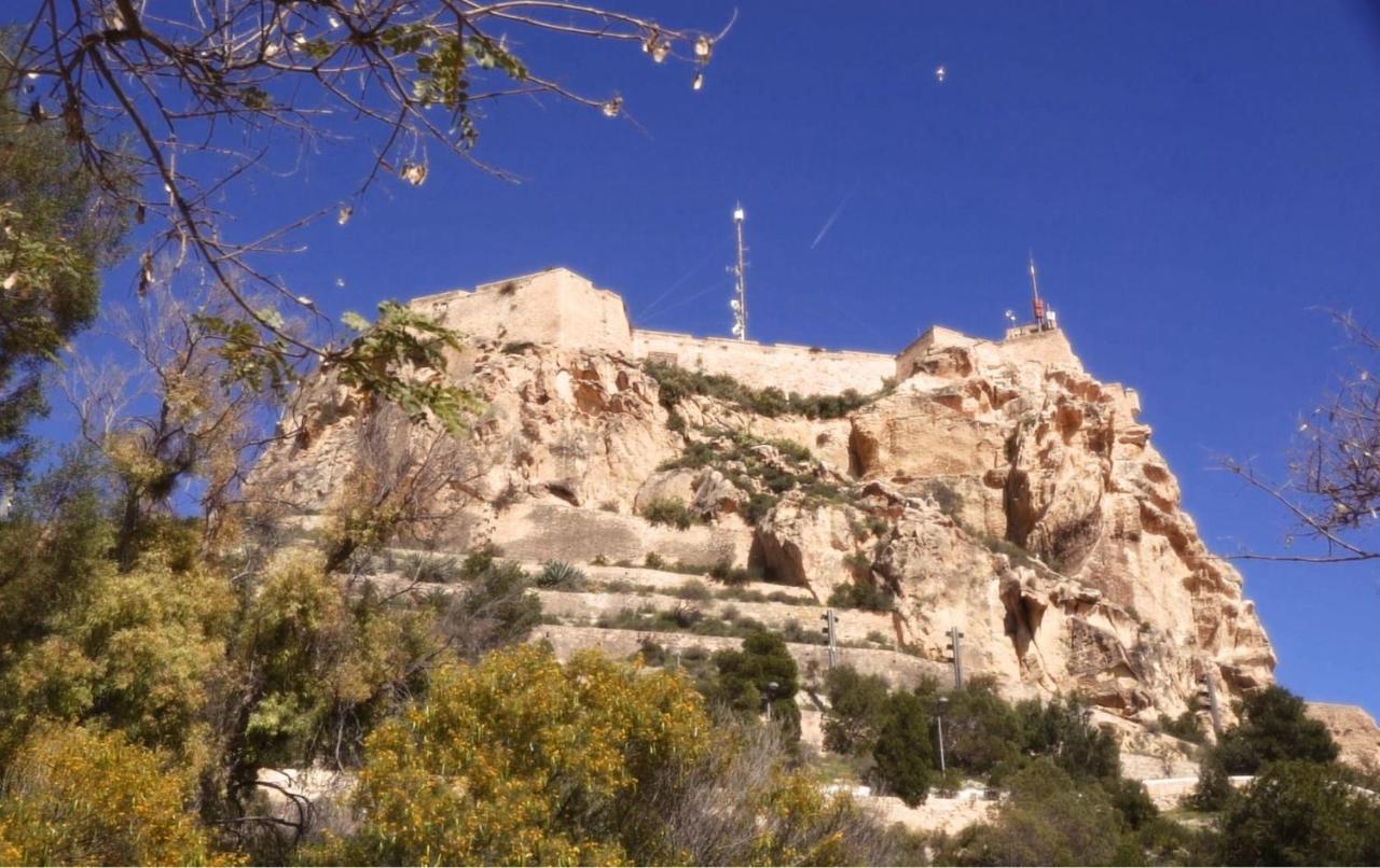 Orillas del Castillo Alicante Exterior foto
